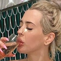 Billie Loves Nude