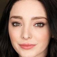 Emma Dumont Nude
